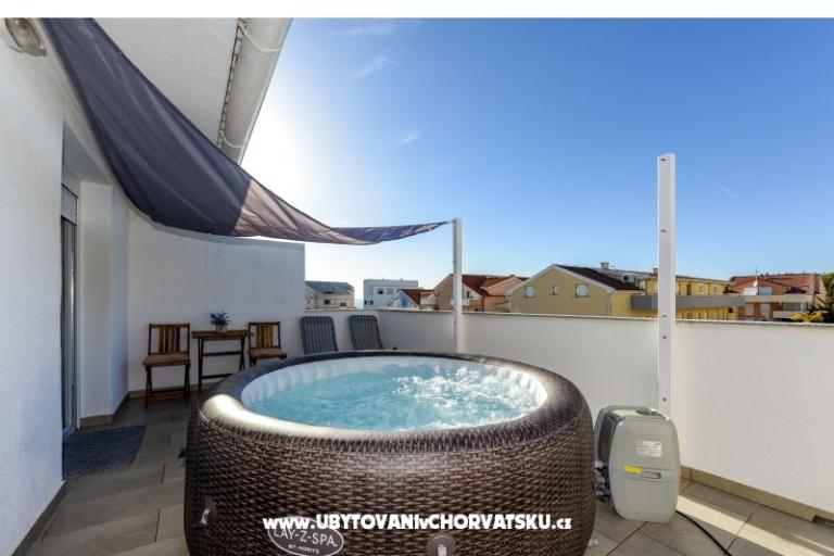 Apartman medencével and jacuzzi – fotó 22