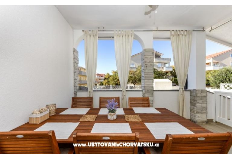 Apartman medencével and jacuzzi – fotó 23