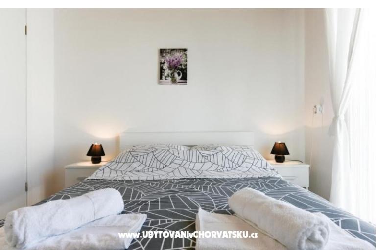 Apartman medencével and jacuzzi – fotó 27
