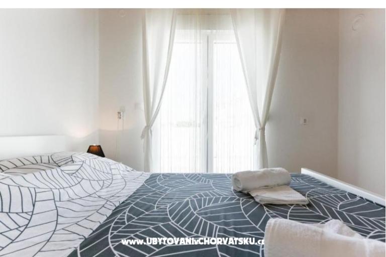 Apartman medencével and jacuzzi – fotó 28