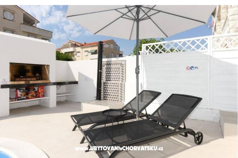 Apartman medencével and jacuzzi – fotó 30