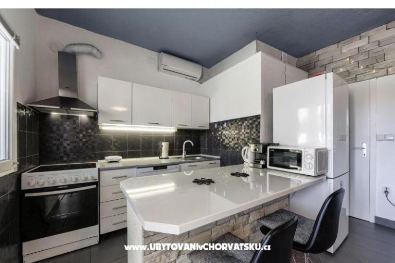 Apartman medencével and jacuzzi – fotó 5