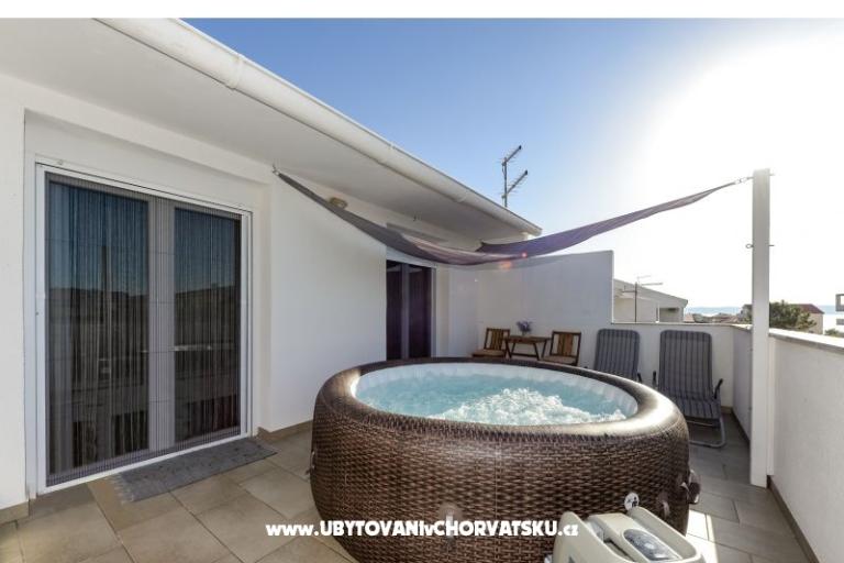Apartman medencével and jacuzzi – fotó 7