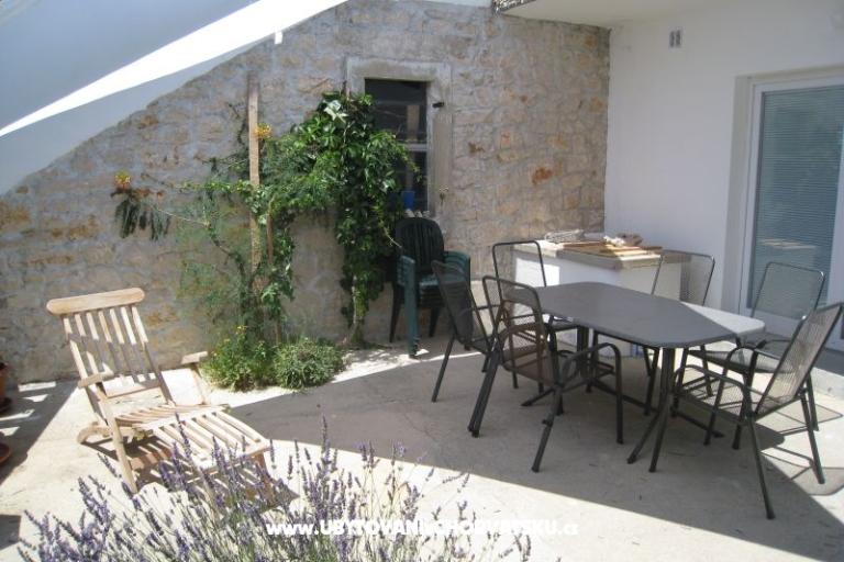 Stonehouse Dana – fotó 16