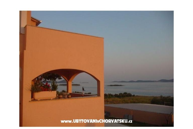 Apartmanok Ivan i Zeljka Pakostane – fotó 2