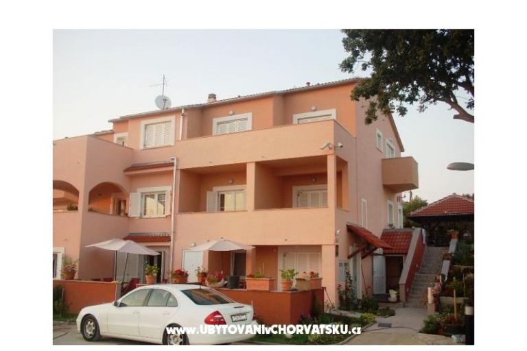Apartmanok Ivan i Zeljka Pakostane – fotó 7