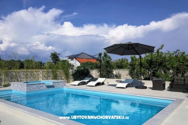 Family friendly Apt with a pool  – fotó 2