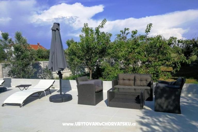 Family friendly Apt with a pool  – fotó 3