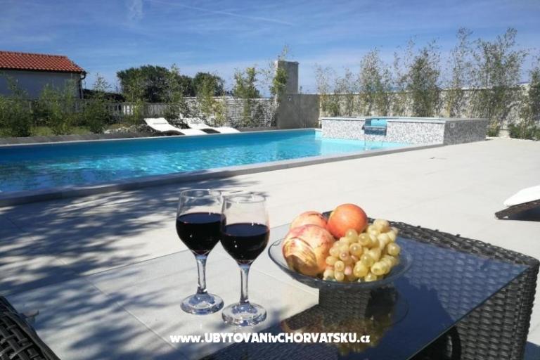 Family friendly Apt with a pool  – fotó 6