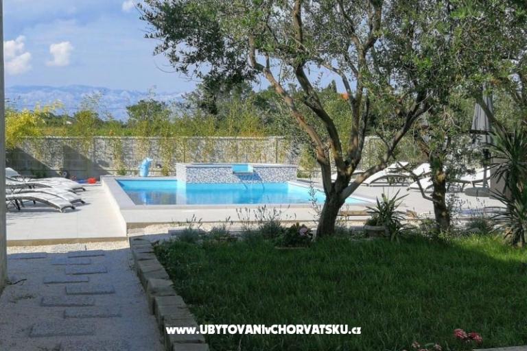 Family friendly Apt with a pool  – fotó 9