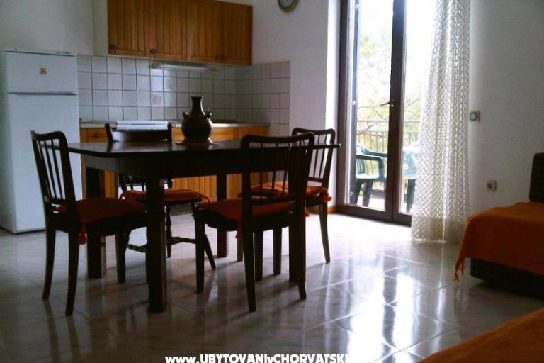 Icarus Apartmanok – fotó 3