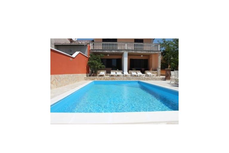 Ház with swimming pool – fotó 13