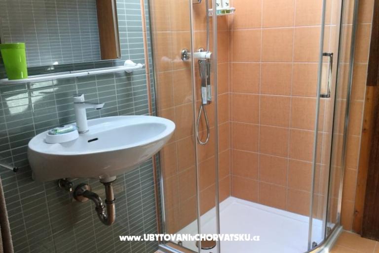 Apartmanok Anny medencével – fotó 42