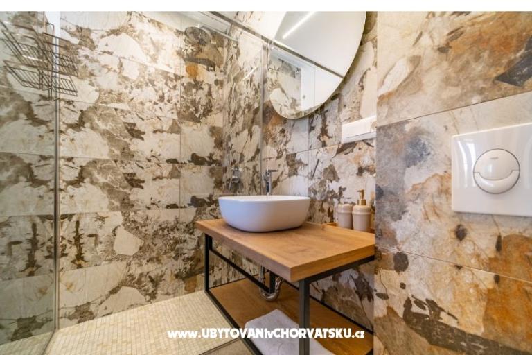 Riverside house pool jacuzi sauna – fotó 14