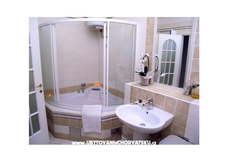 AdiOro Luxury Beachfront Apartman – fotó 9