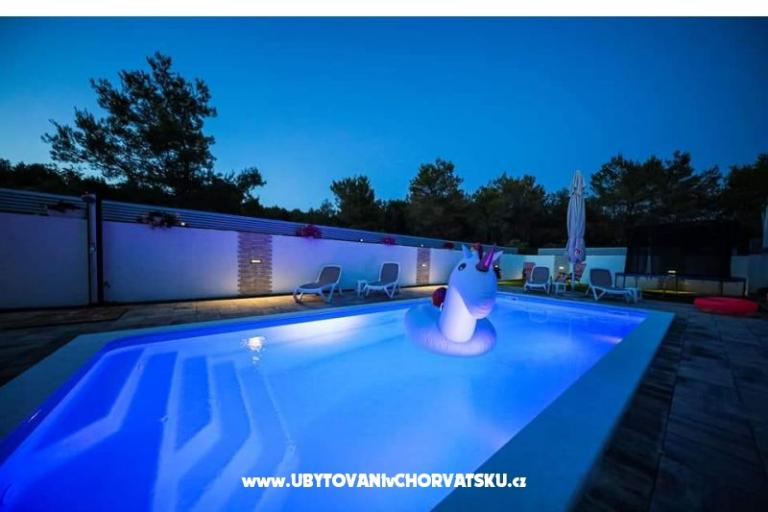 Apartman ANAI with private  pool – fotó 9