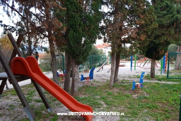 Családi apartman Okrug Donji – fotó 11