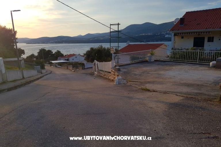 Családi apartman Okrug Donji – fotó 13