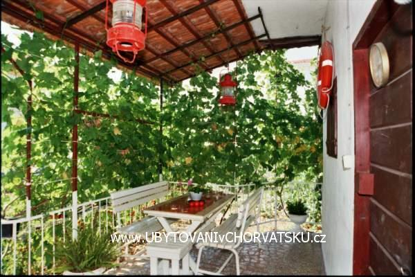 Apartmanok Szobák Vikeli – fotó 3