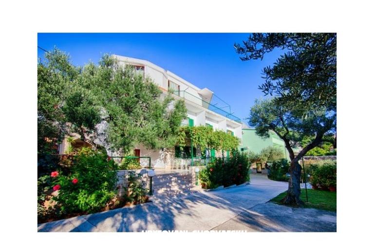 Čobrnić Szobák i Apartmanok – fotó 4