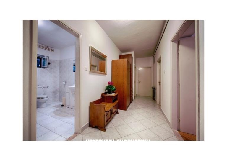 Čobrnić Szobák i Apartmanok – fotó 9