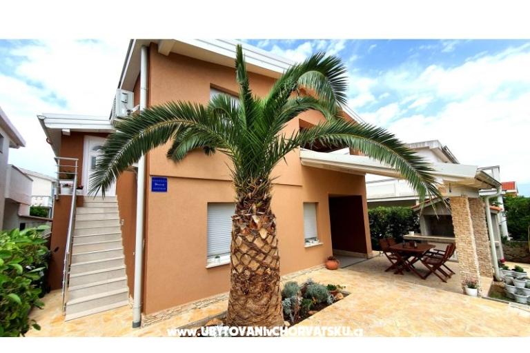 Happy Pineapple Apartmanok Vir – fotó 5
