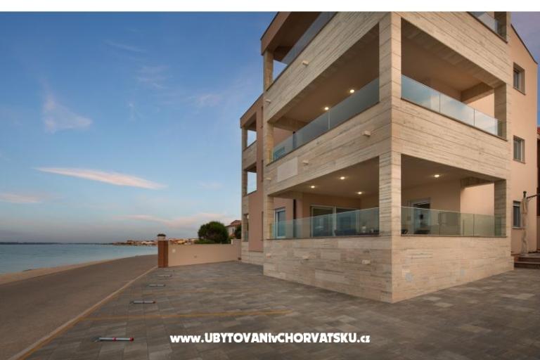 Villa Vista Royal – fotó 3