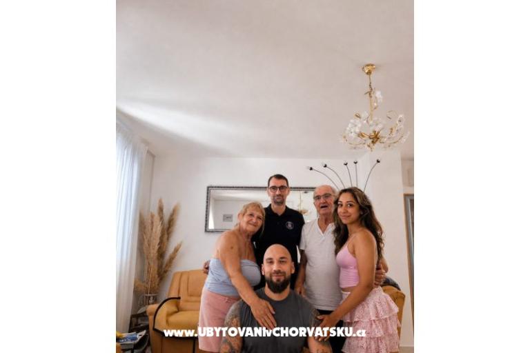 ZELIC FAMILY VIR – fotó 13