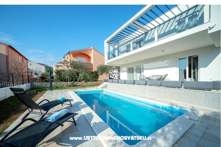 Beach Villa medencével Tribunj – fotó 2