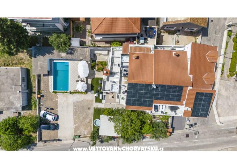 Vila s bazenom i jacuzzijima – fotó 10