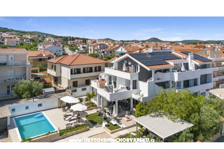 Vila s bazenom i jacuzzijima – fotó 3