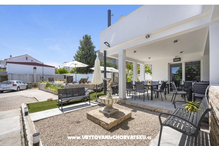 Vila s bazenom i jacuzzijima – fotó 5