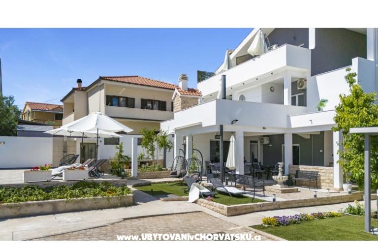 Vila s bazenom i jacuzzijima – fotó 9