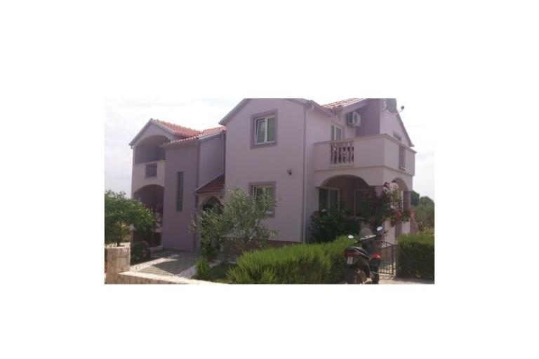 Apartmanok with swimming pool-Crno – fotó 2
