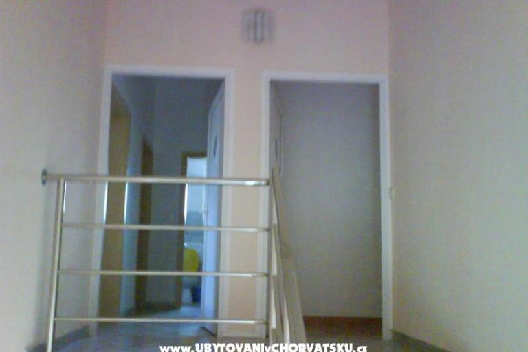 Apartmanok with swimming pool-Crno – fotó 3